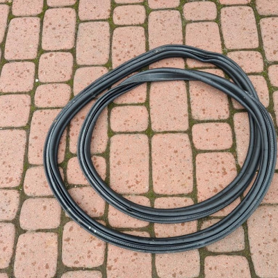 Uszczelka tył tylna bagażnika Renault Clio IV