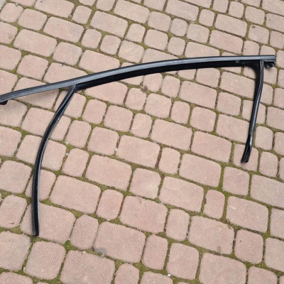 Uszczelka zgarniacz drzwi czarna Opel Insignia