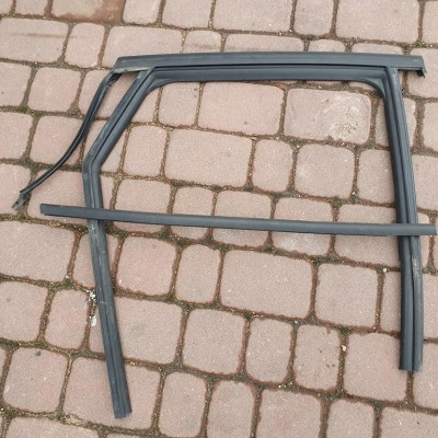 Uszczelka zgarniacz drzwi tył P Renault Captur