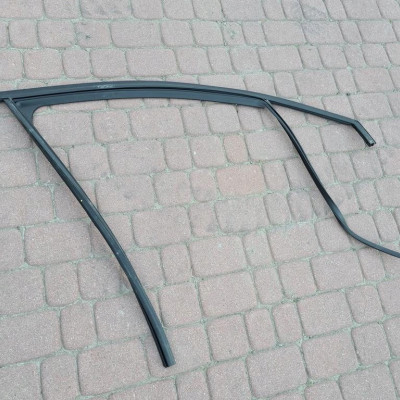 Uszczelka zgarniacz przednia prawa Renault Clio IV