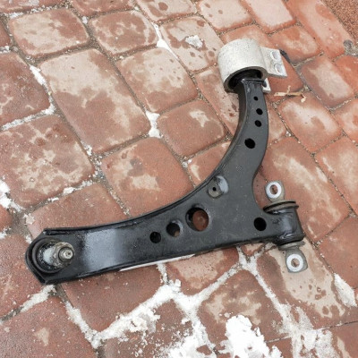 Wahacz przedni dolny prawy Opel Astra K V 39021473