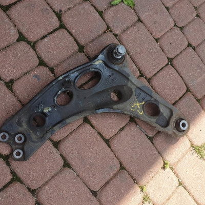 Wahacz przedni Trafic III Vivaro B 8200688033