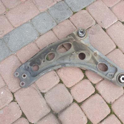 Wahacz przedni Trafic III Vivaro B 8200688035