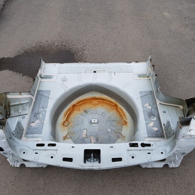 Wanna tył dupa podłoga cwiartka Opel Astra J 4 IV