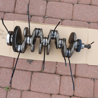 Wał korbowy + panewki 2.0TDi Passat B8 04L 2017r