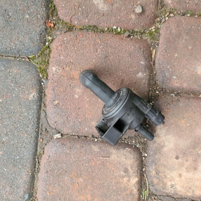 Wentyl zawór paliwa Opel Astra J IV 55566514