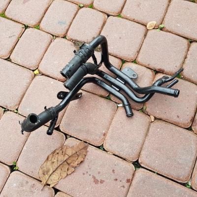 Węże rurki przewody wody Audi Q3 04L121064AE