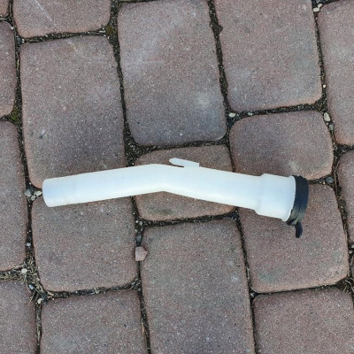 Wlew płynu spryskiwaczy Opel Zafira C 13358407