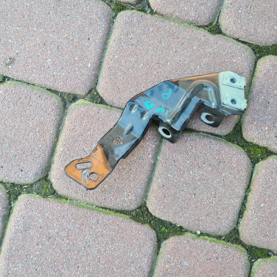 Wspornik błotnika prawy Opel Insignia B 39063368