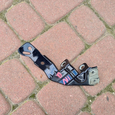 Wspornik błotnika przód Opel Insignia B 39063367