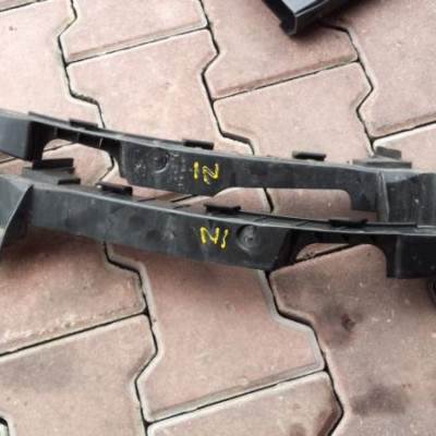 Wspornik slizg pod lampe OPEL Insignia