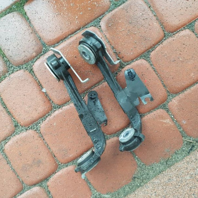 Wsporniki sanek sanki VIVARO TRAFIC PRIMASTAR