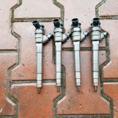 Wtrysk 0445110569 R9M D450 Vivaro Trafic III 3