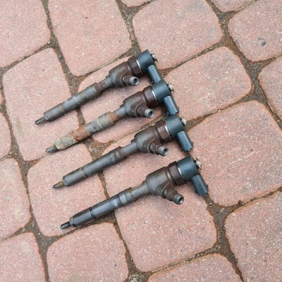 Wtryskiwacz 1.3CDTI Opel Astra J IV 0445110326