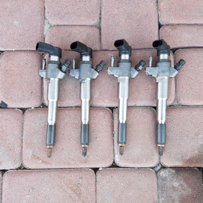 Wtryskiwacz 2.3 DCI Master movano 166000372R NOWY