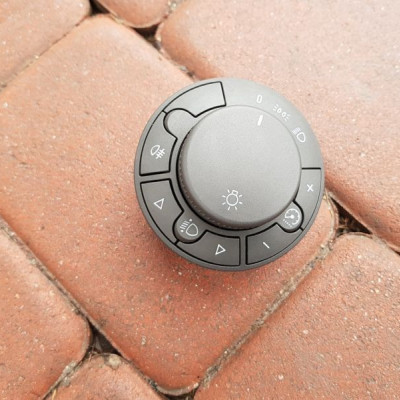 Włącznik świateł Opel Corsa D 13249396