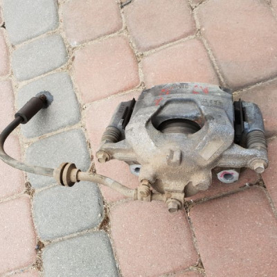 Zacisk hamulcowy lewy Opel Astra J IV 13430602