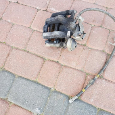 Zacisk jażmo tył tylny Opel Astra J IV Zafira C