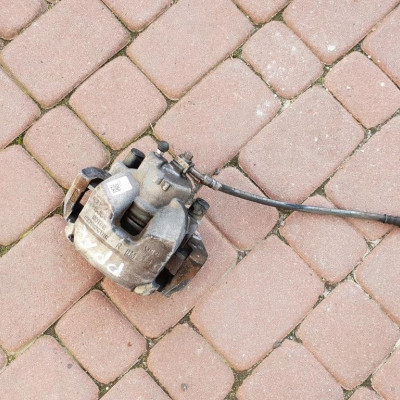 Zacisk przedni 1.4T Opel Astra K 5 V 39031261