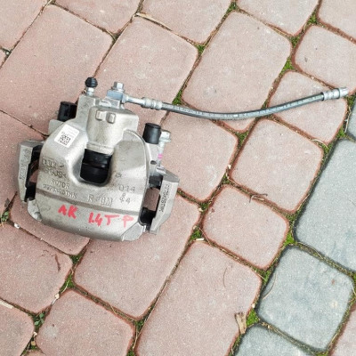 Zacisk przód przedni 1.4T Opel Astra K V 39103795