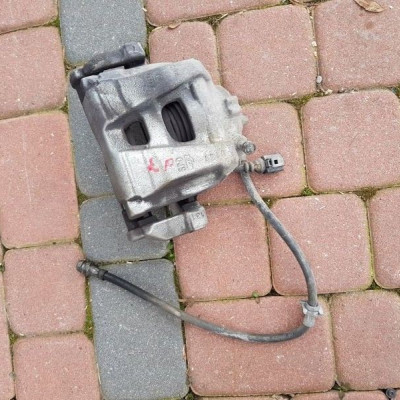 Zacisk przód przedni lewy Audi Q3 2017r