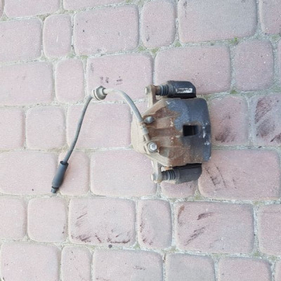 Zacisk przód przedni lewy Opel Insignia 13229151