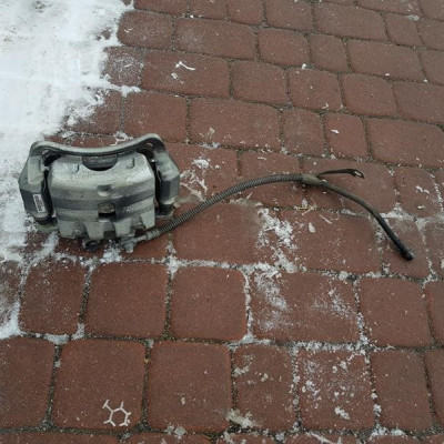 Zacisk przód przedni lewy Opel Insignia 22958765