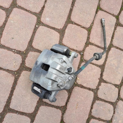 Zacisk przód przedni lewy Opel Zafira C 39171927