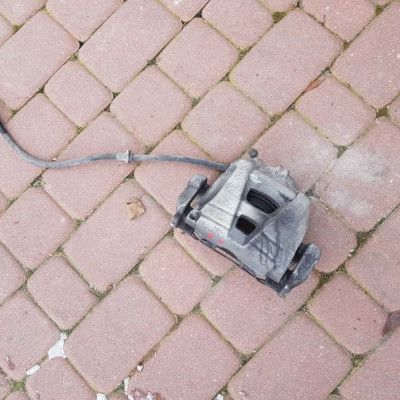 Zacisk przód przedni prawy Audi Q3 2017r