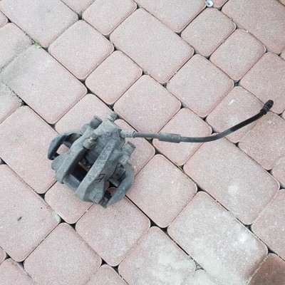 Zacisk tył tylny lewy 350 Mercedes W218 CLS