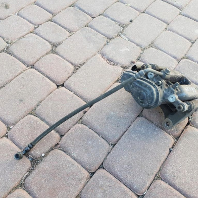 Zacisk tył tylny lewy Opel Astra K V 39021735