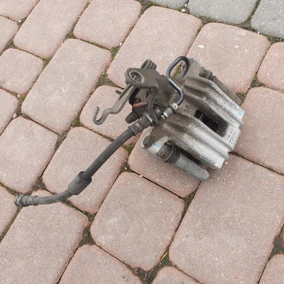 Zacisk tył tylny lewy VW Jetta 5C6