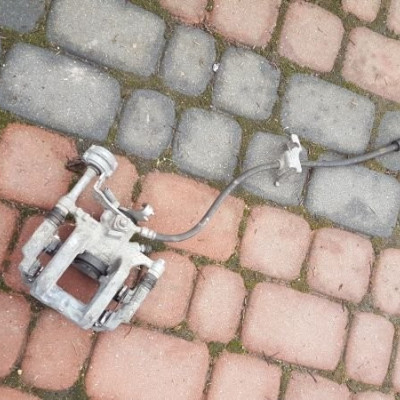 Zacisk tył tylny PRAWY Zafira C Astra J IV