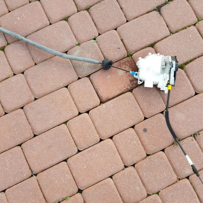 Zamek drzwi lewy przód Audi Q3 2017r 8J2837015E