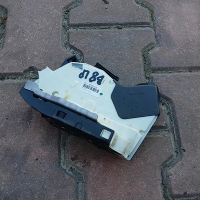 Zamek drzwi lewy przód Passat B8 5E2837015