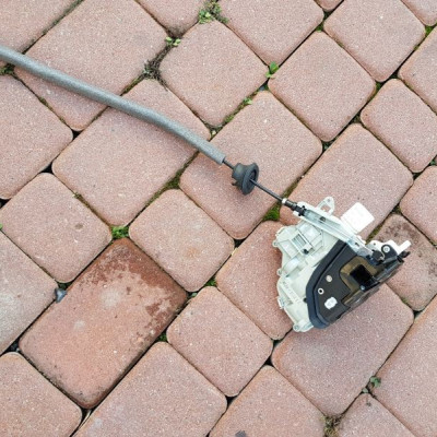 Zamek drzwi lewy tył Audi Q3 2017r 4G0839015C