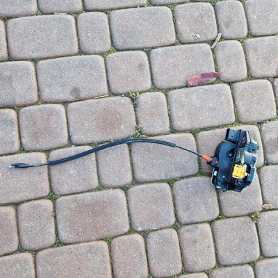 Zamek drzwi lewy tył tylny Opel Mokka 5PIN EUROPA