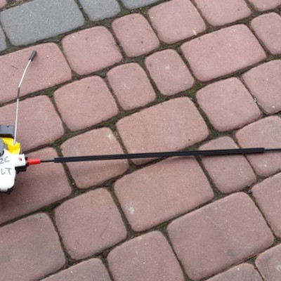 Zamek drzwi lewy tył tylny Zafira C TOURER NOWY