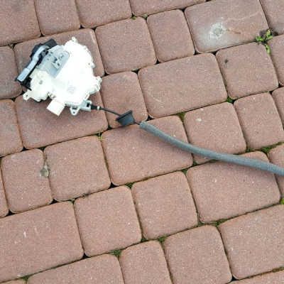 Zamek drzwi prawy tył Audi Q3 2017r 4G0839016C