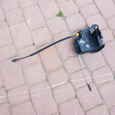 Zamek drzwi prawy tył Opel Astra 5 V K 13508299