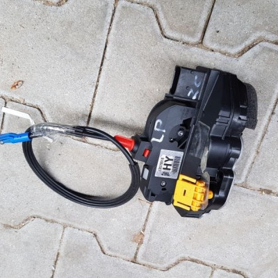 ZAMEK DRZWI PRZEDNIE LEWY OPEL ZAFIRA C 13579518