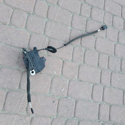 Zamek drzwi przód EU Renault Clio IV 805033000R