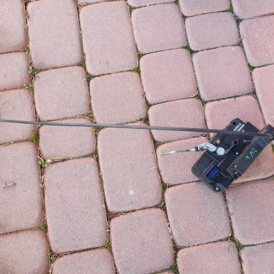 Zamek drzwi przód lewe VIVARO TRAFIC 8200008247