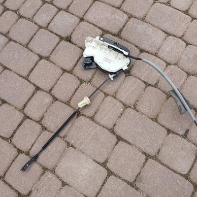 Zamek drzwi przód lewy VW Jetta 5C6 5K1837016E