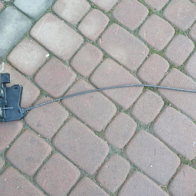 Zamek drzwi przód prawe VIVARO TRAFIC 8200008261