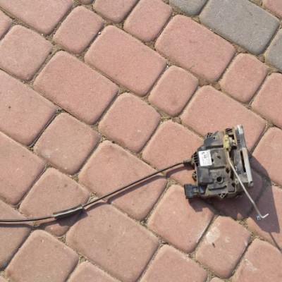 Zamek drzwi przód przedni europa 5drzwi Corsa D