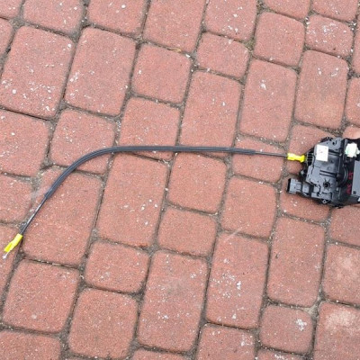 Zamek drzwi tył lewy EU Opel Meriva B 13432376