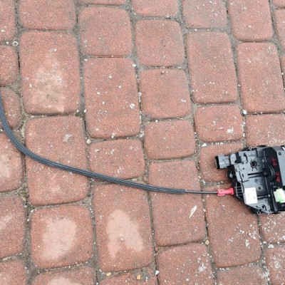 Zamek drzwi tył prawy EU Opel Meriva B 13432377