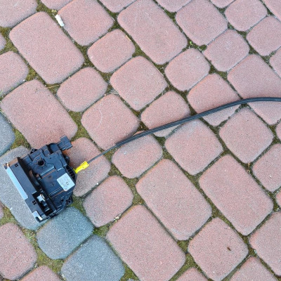 Zamek drzwi tył tylne lewe Opel Meriva B 13279836