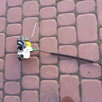 Zamek drzwi tył tylnich SEDAN Opel INSIGNIA